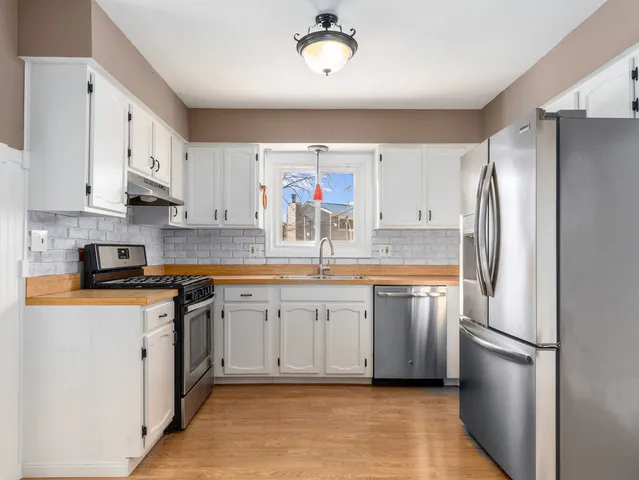 $350,000 | 1655 Trafalgar Lane, Aurora, IL 60504