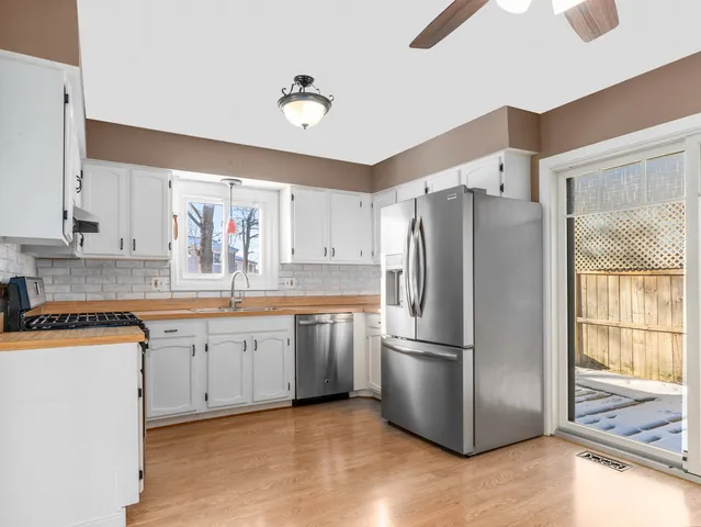 $350,000 | 1655 Trafalgar Lane, Aurora, IL 60504