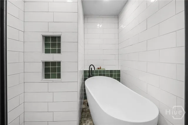 $525,000 | 712 Columbus Drive, Savannah, GA 31405