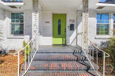 $525,000 | 712 Columbus Drive, Savannah, GA 31405