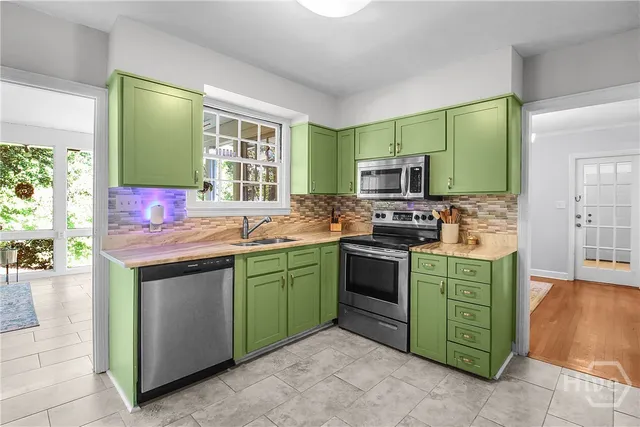 $525,000 | 712 Columbus Drive, Savannah, GA 31405