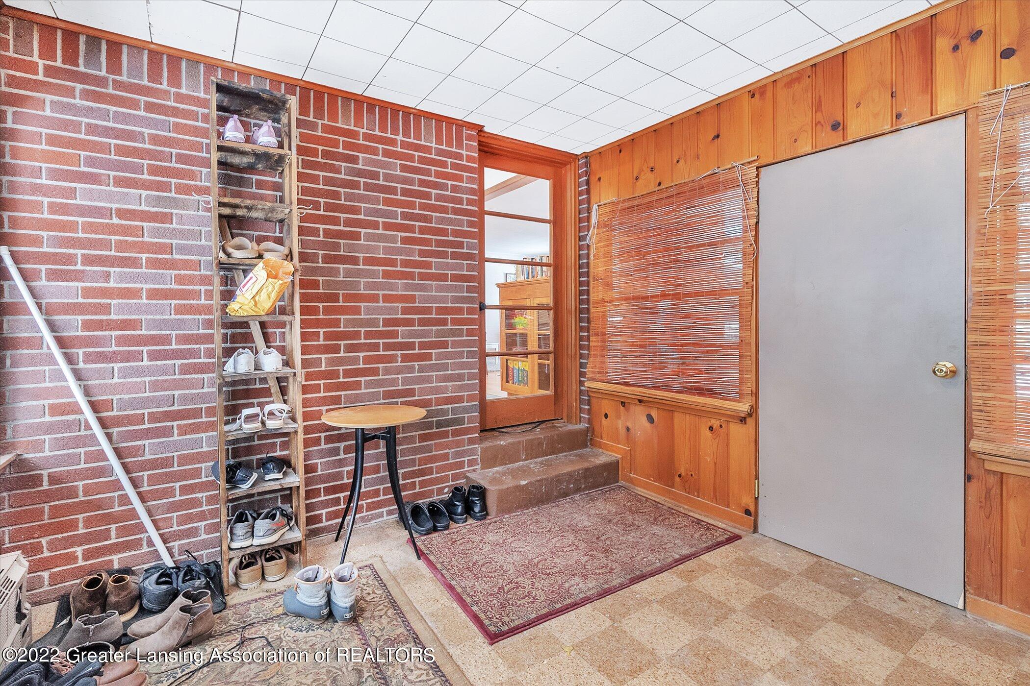 103 Oxford Road East Lansing, MI 48823 - Photo 27 of 36 27-103-Oxford-Rd-WindowStill-Real-Estate