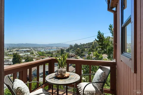 $719,000 | 204 Water Street, Point Richmond, CA 94801