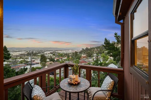 $719,000 | 204 Water Street, Point Richmond, CA 94801