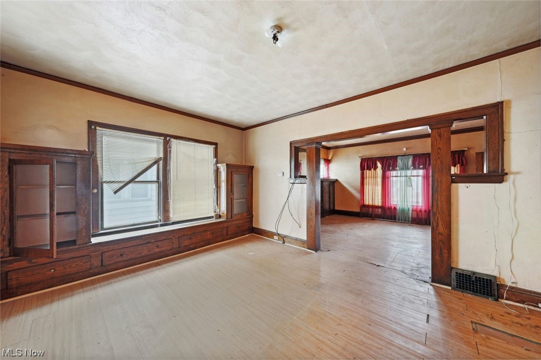 1863 Reyburn Road Cleveland, OH 44112 - Photo 5 of 24