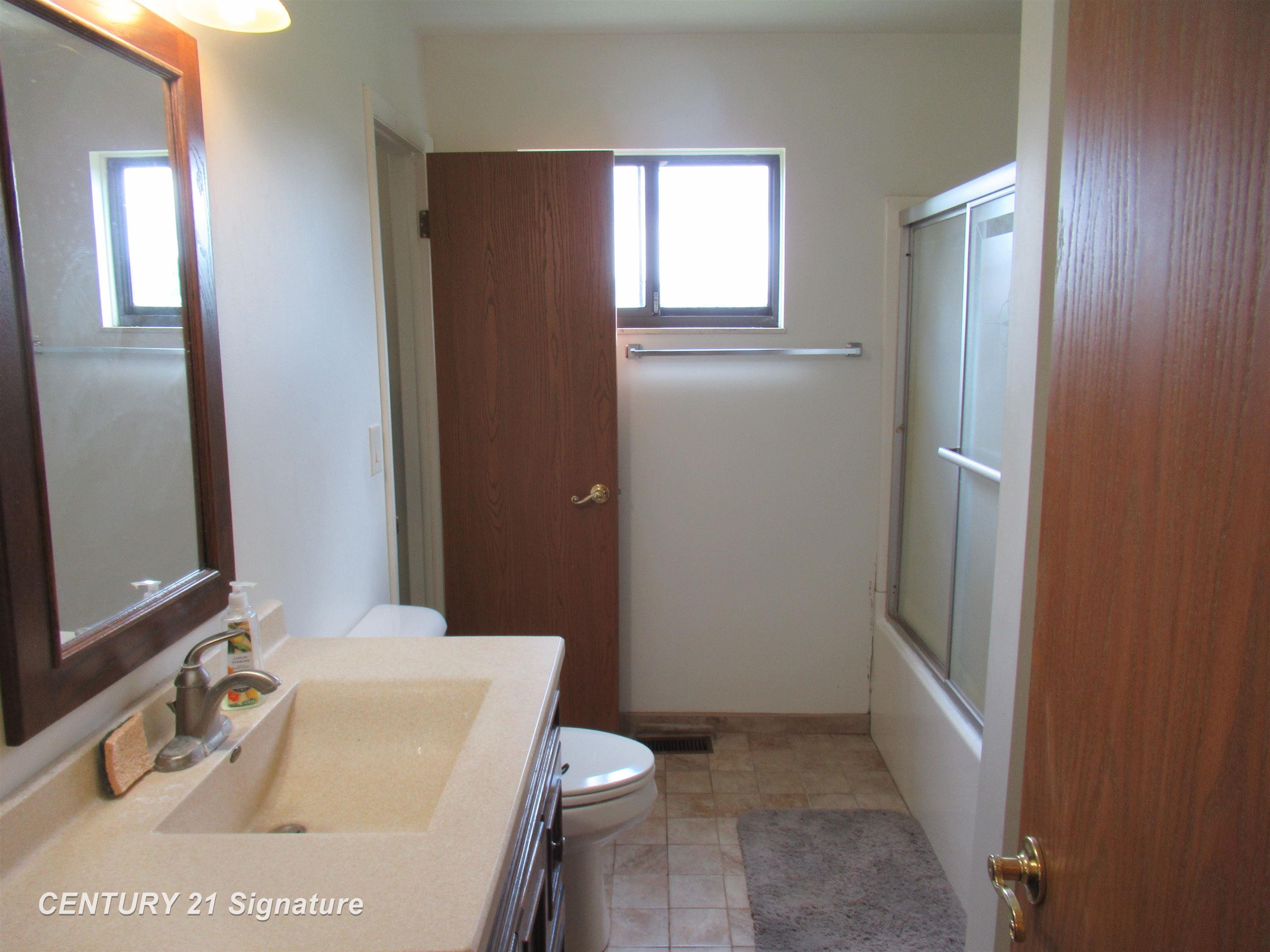 4330 Sheridan Road Flushing, MI 48433 - Photo 8 of 23