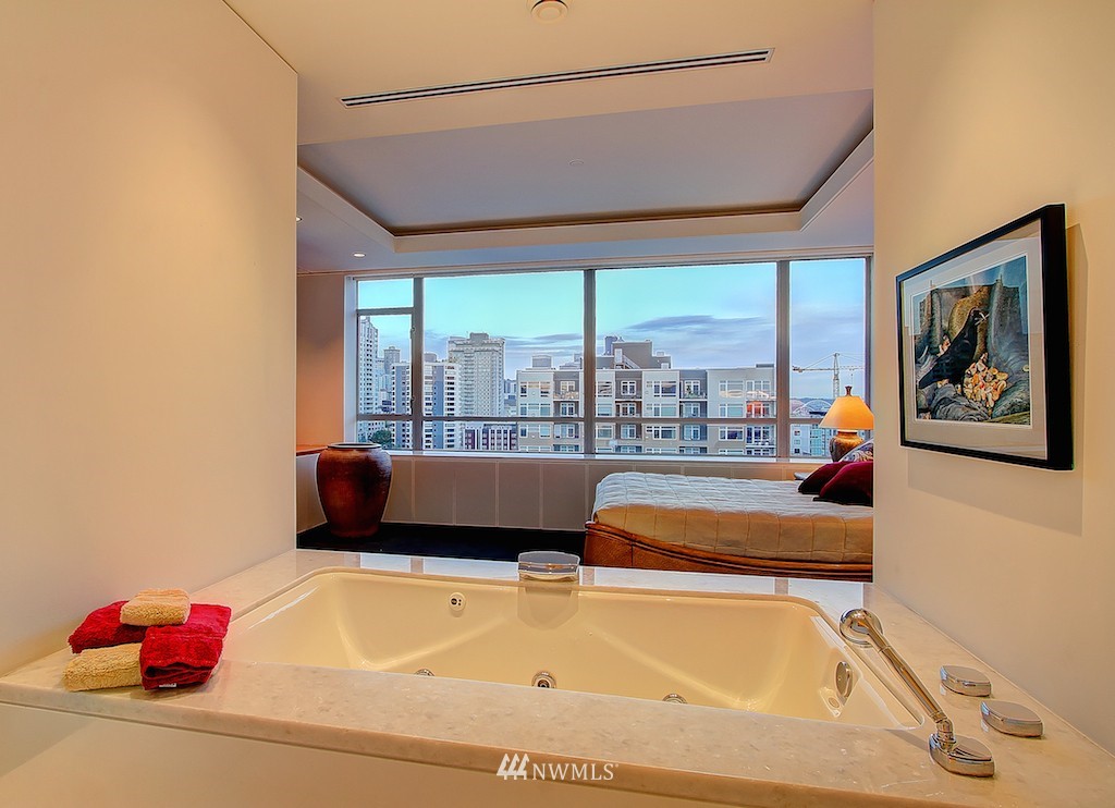 2929 1st Avenue, Unit PH7 Seattle, WA 98121 - Photo 15 of 23