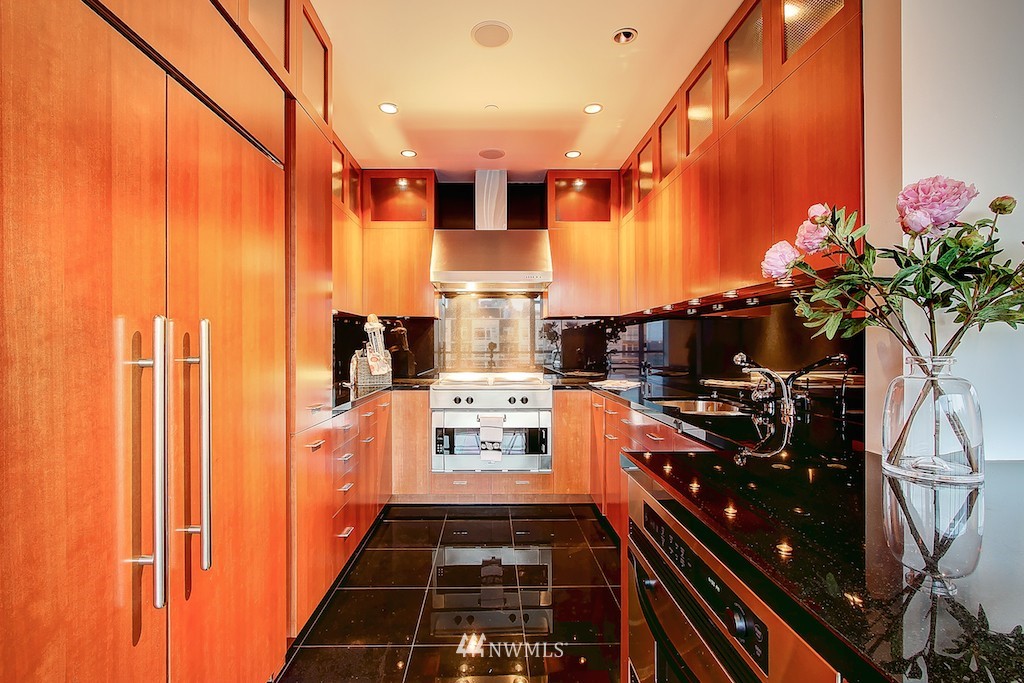 2929 1st Avenue, Unit PH7 Seattle, WA 98121 - Photo 10 of 23