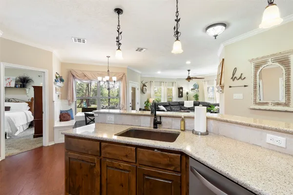 $575,000 | 638 Oak Tree Lane, Franklin, TX 77856