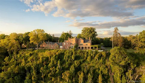 $17,495,000 | 31 Fort Hill Drive, Lloyd Neck, NY 11743