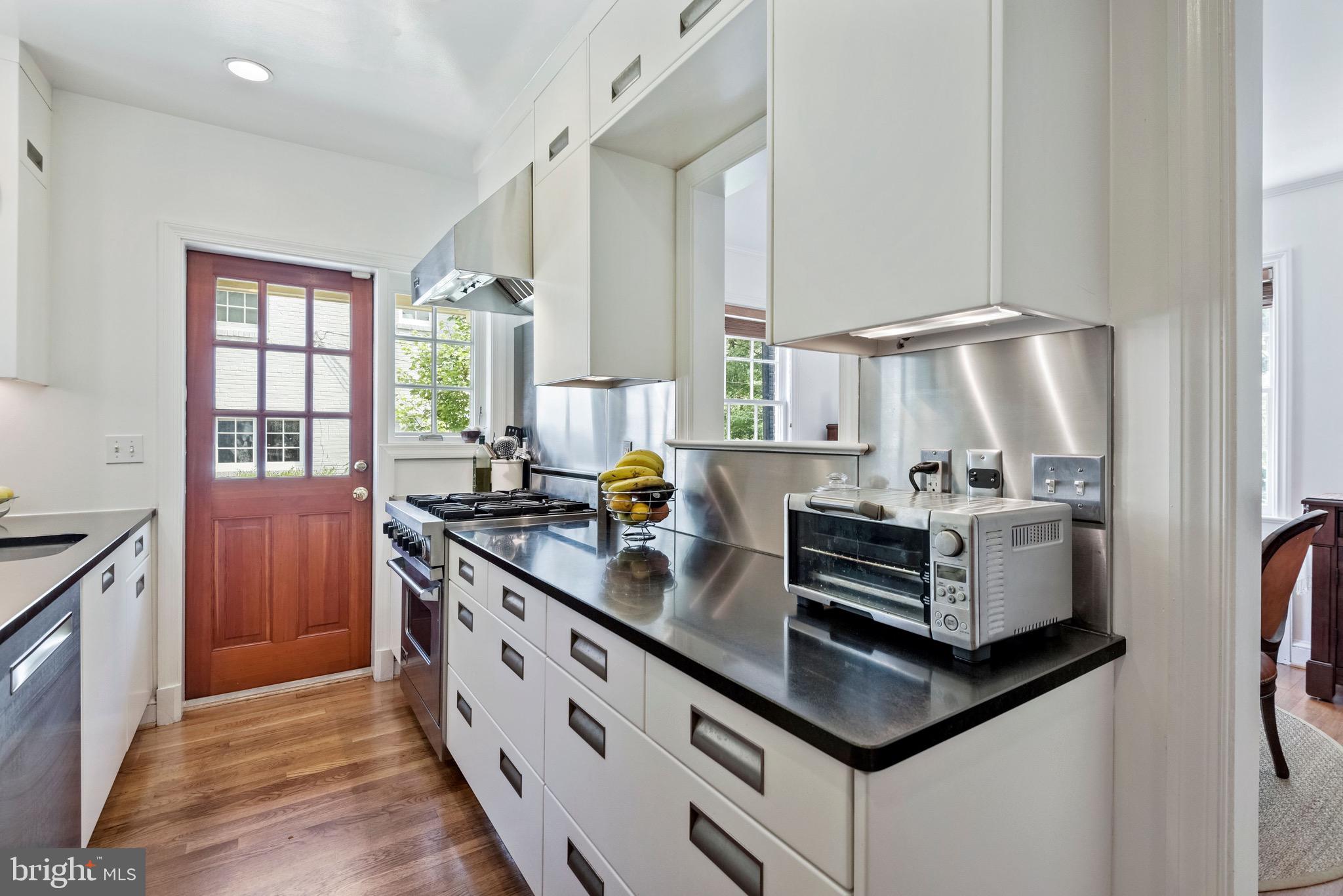 7506 Glendale Road Chevy Chase, MD 20815 - Photo 11 of 35
