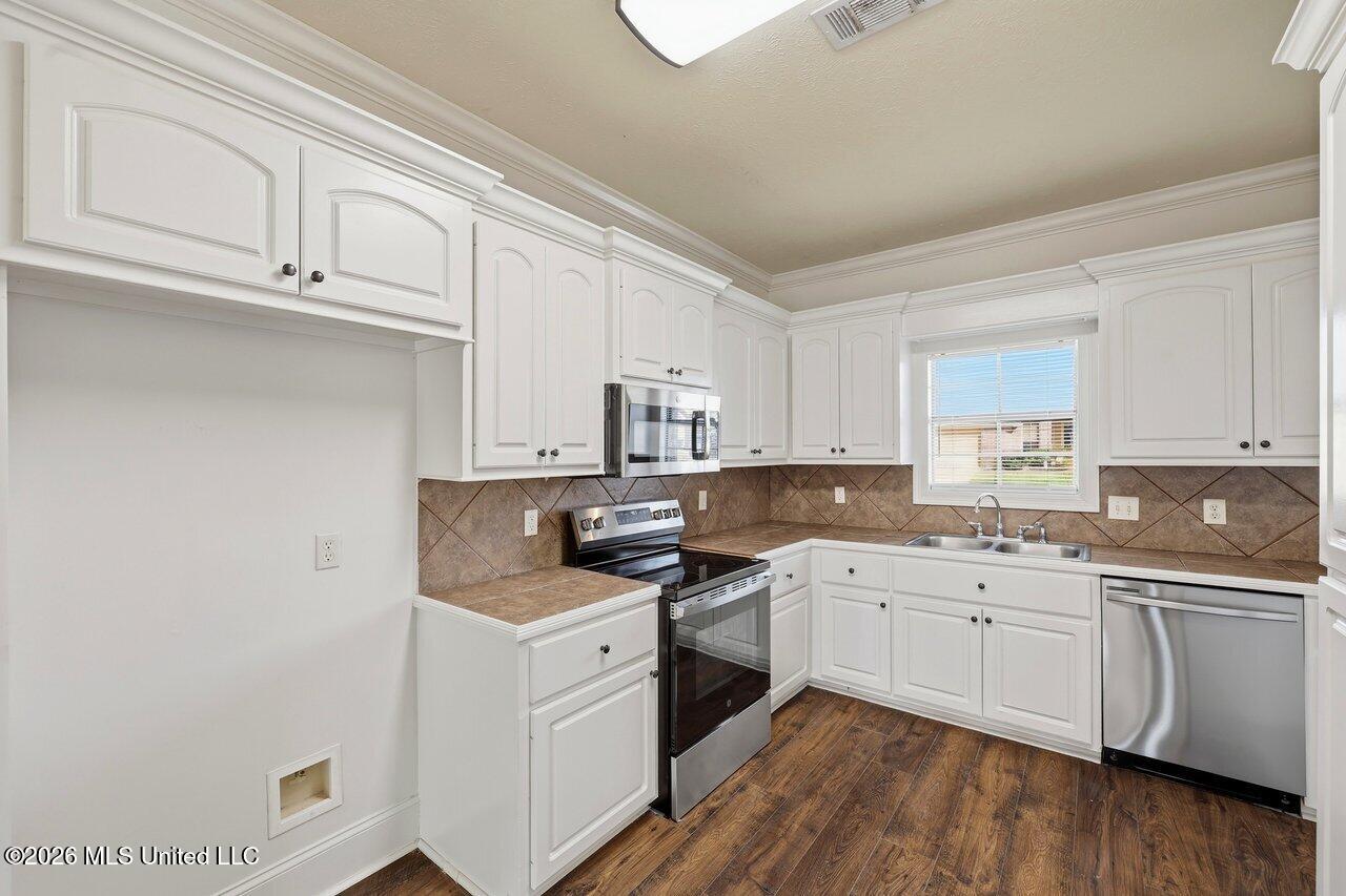 115 Harvey Circle Canton, MS 39046 - Photo 11 of 35 115 Harvey Cir Home Tours MS 11