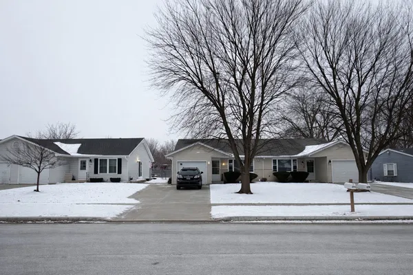 $2,500 | 1065 Hiawatha Drive, Elgin, IL 60120