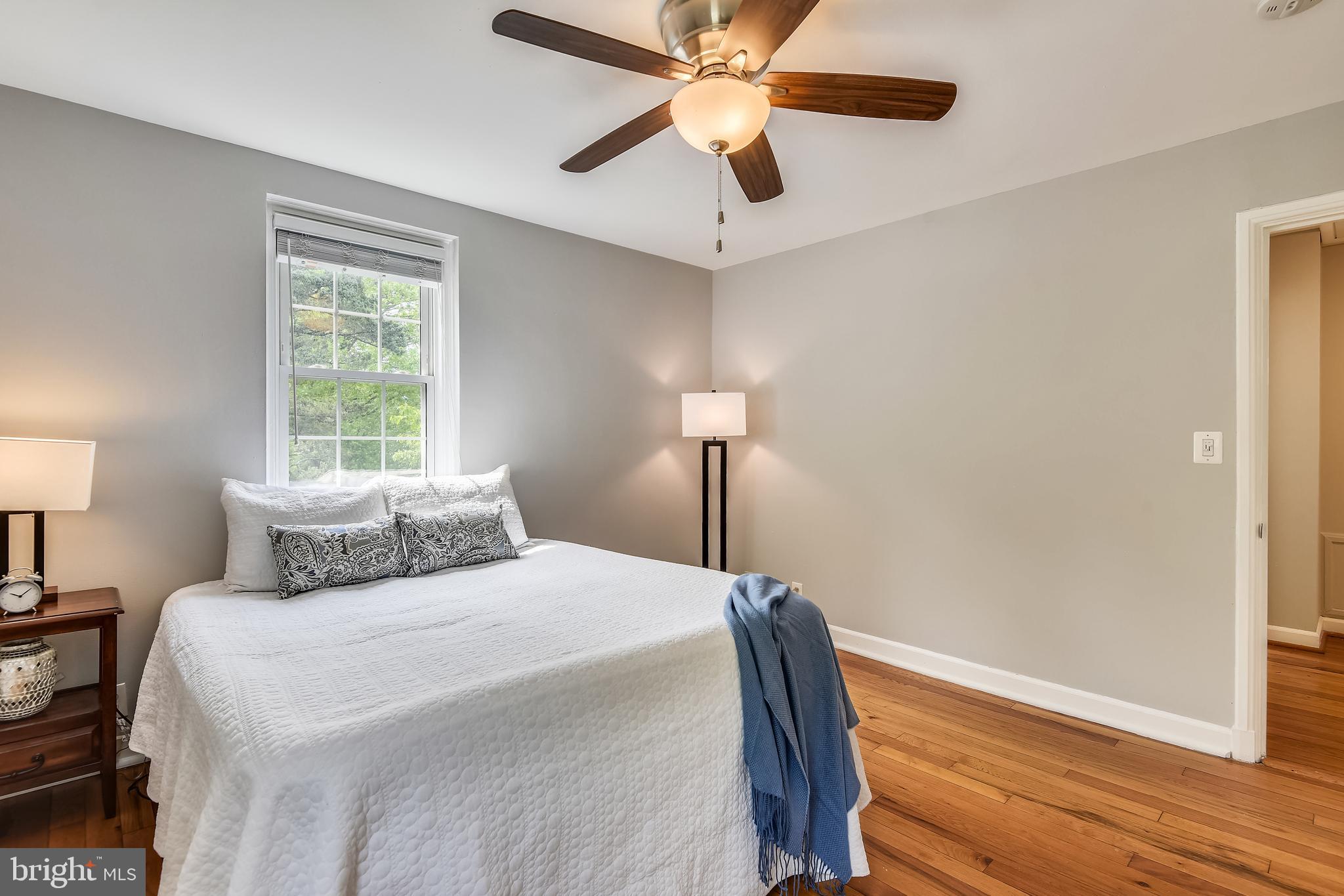 4847 27th Road South Arlington, VA 22206 - Photo 13 of 36 Hardwood floors & ceiling fan