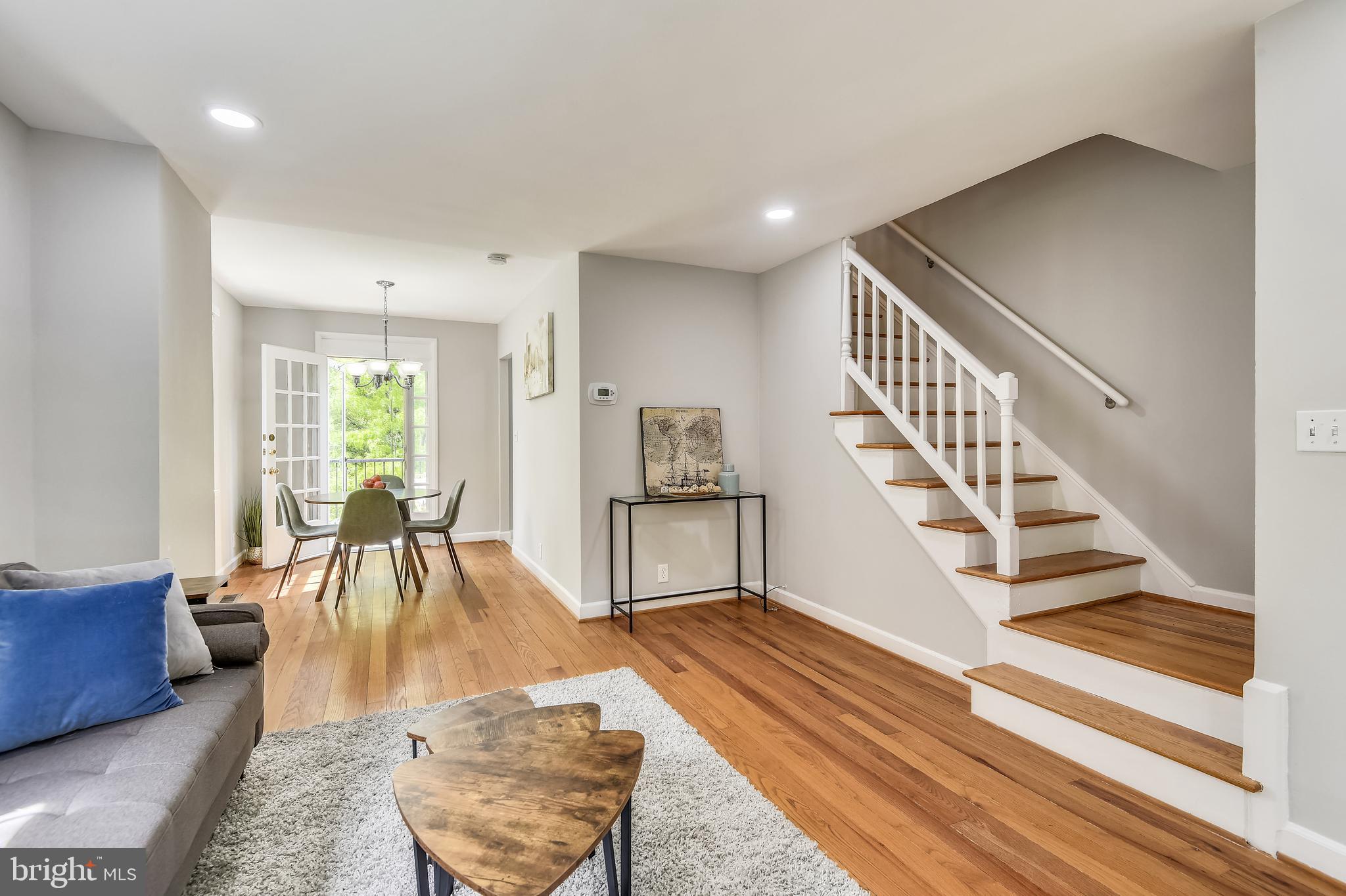 4847 27th Road South Arlington, VA 22206 - Photo 3 of 36 Gleaming hardwood floors