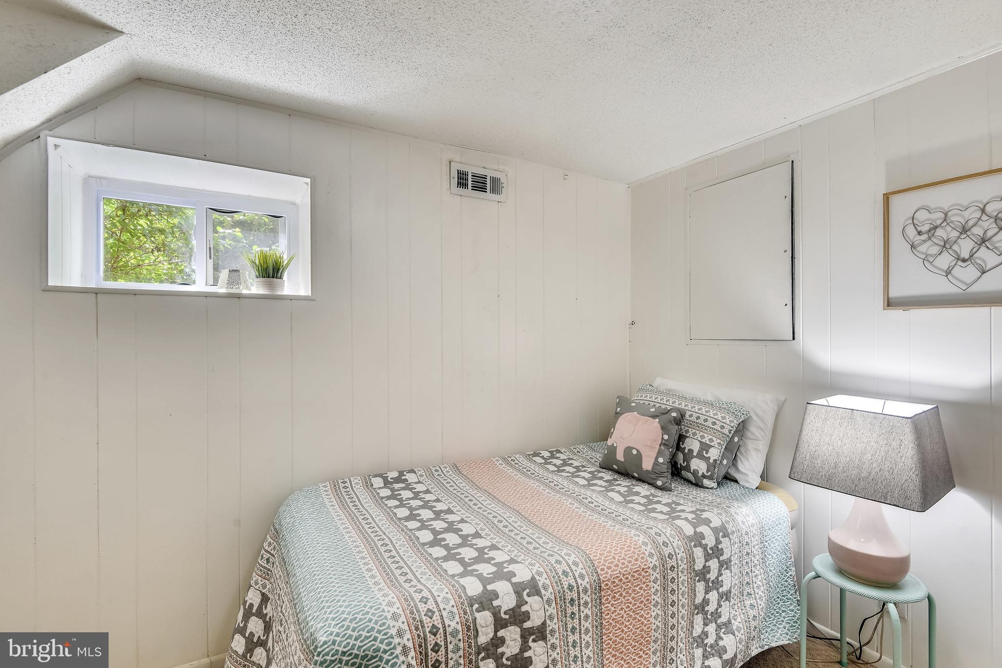 4847 27th Road South Arlington, VA 22206 - Photo 21 of 36 Bonus room - perfect for guests!