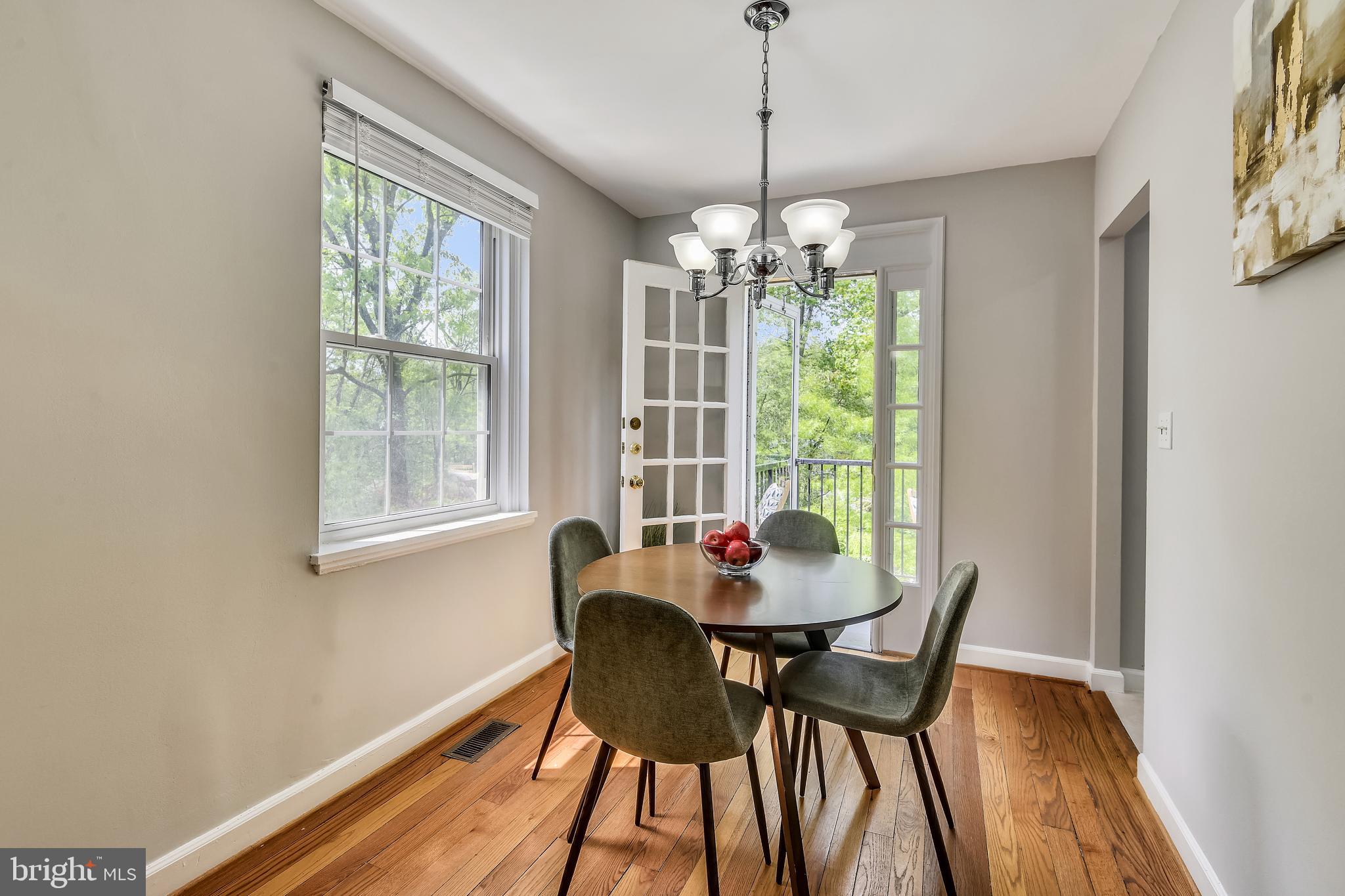 4847 27th Road South Arlington, VA 22206 - Photo 6 of 36 Separate dining area w/door to rear balcony