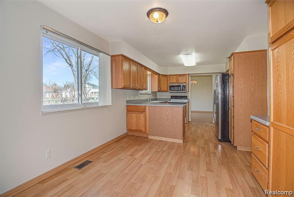 25039 Branchaster Road Farmington Hills, MI 48336 - Photo 9 of 21