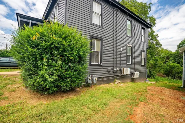 a view of entryway front of house