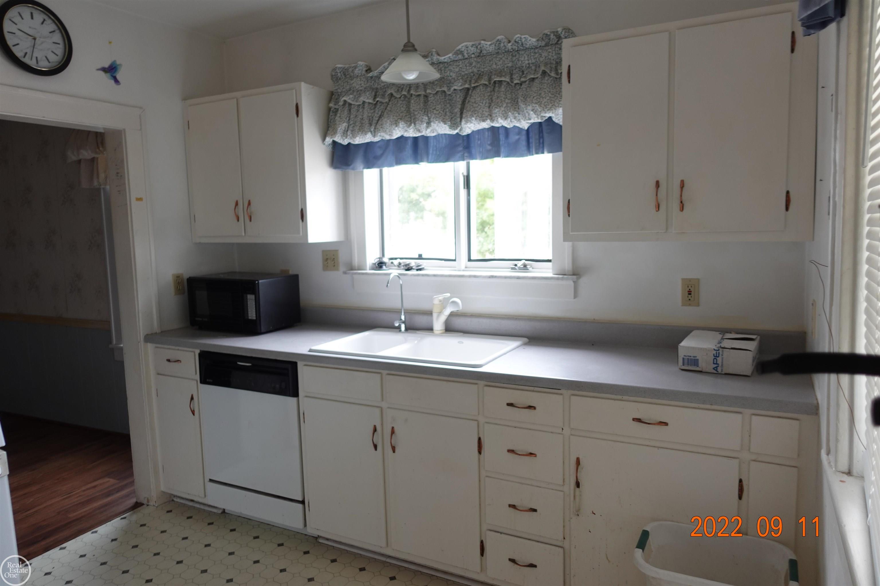 21603 Twelve Mile Road St. Clair Shores, MI 48081 - Photo 21 of 41