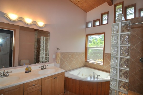 7158 Kahuna Road, Unit 1 & 2 Kapaa, HI 96746 - Photo 15 of 23 a bathroom with a tub sink and mirror