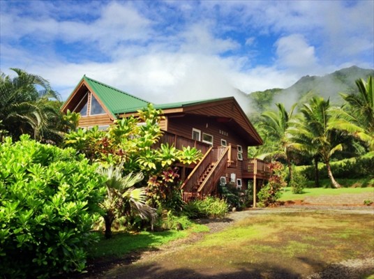 7158 Kahuna Road, Unit 1 & 2 Kapaa, HI 96746 - Photo 2 of 23 a view of building and car parked