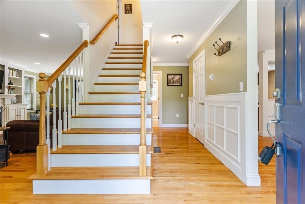 2 Erin Road Amesbury, MA 01913 - Photo 3 of 34