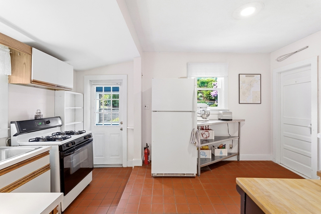 225 Riverside Drive Dedham, MA 02026 - Photo 10 of 35 Gallery Image 10