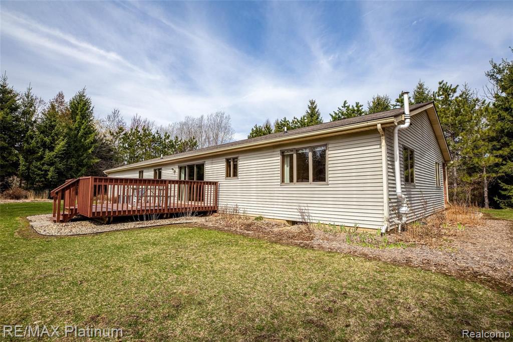 909 Chase Lake Road Howell, MI 48855 - Photo 10 of 37