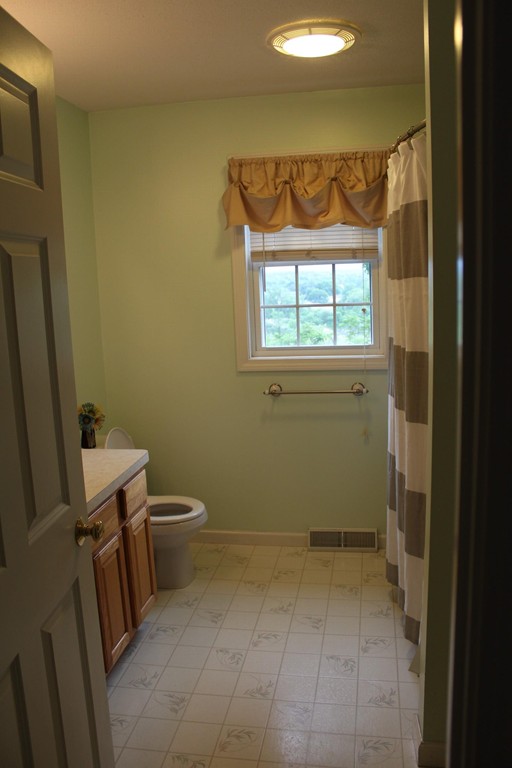 375 Springdale Road Westfield, MA 01085 - Photo 20 of 26 a bathroom with a toilet a sink and shower