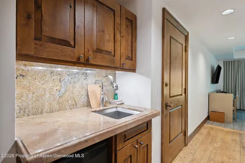 $995,000 | 415 East Dean St Unit 42 Wks 26 & 27, Aspen, CO 81611