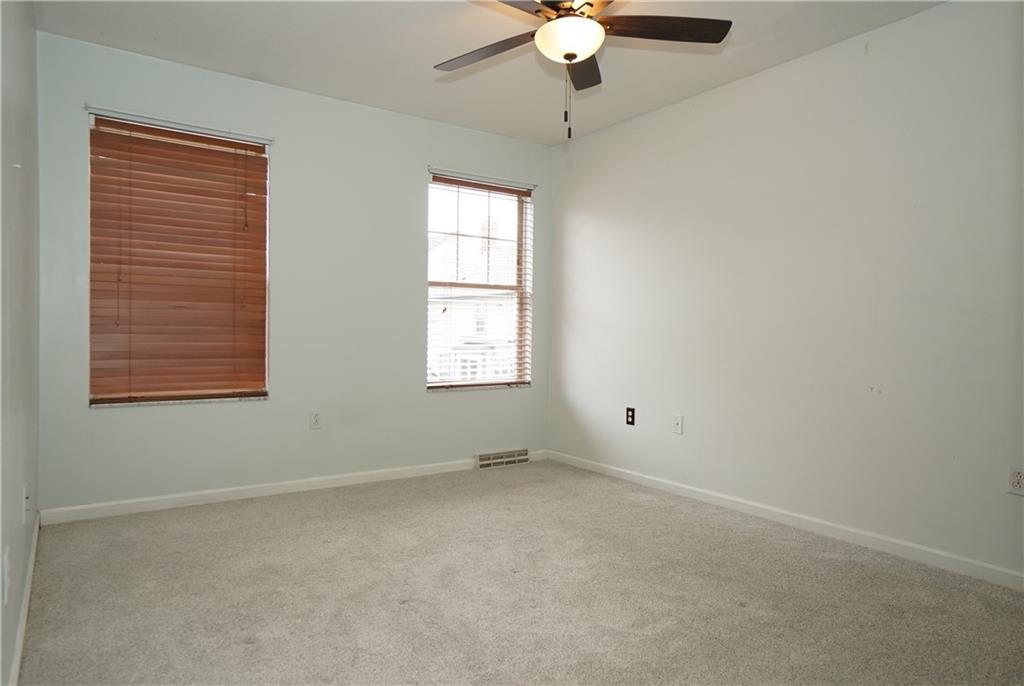 728 Mercer Street Pittsburgh, PA 15219 - Photo 20 of 27 an empty room with a window