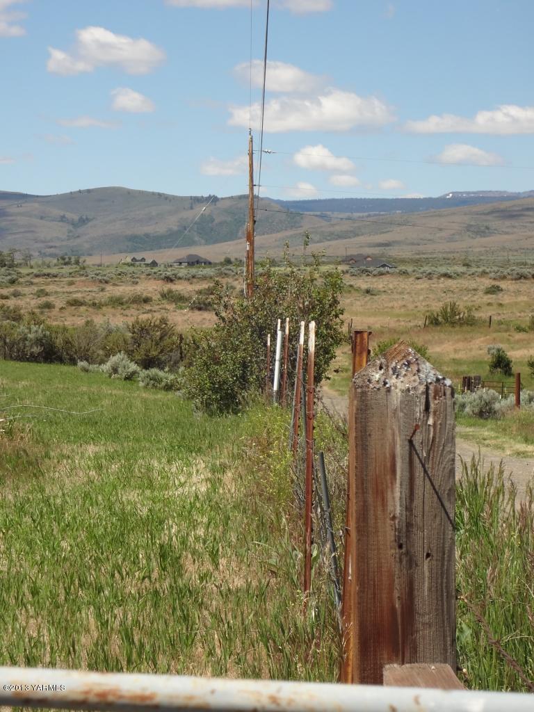 374 Hideaway Road Yakima, WA 98908 - Photo 23 of 25 a view of a city with an ocean