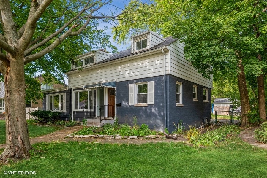 front view of house with a yard