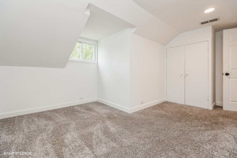 8640 East Prairie Road Skokie, IL 60076 - Photo 23 of 39 an empty room with windows