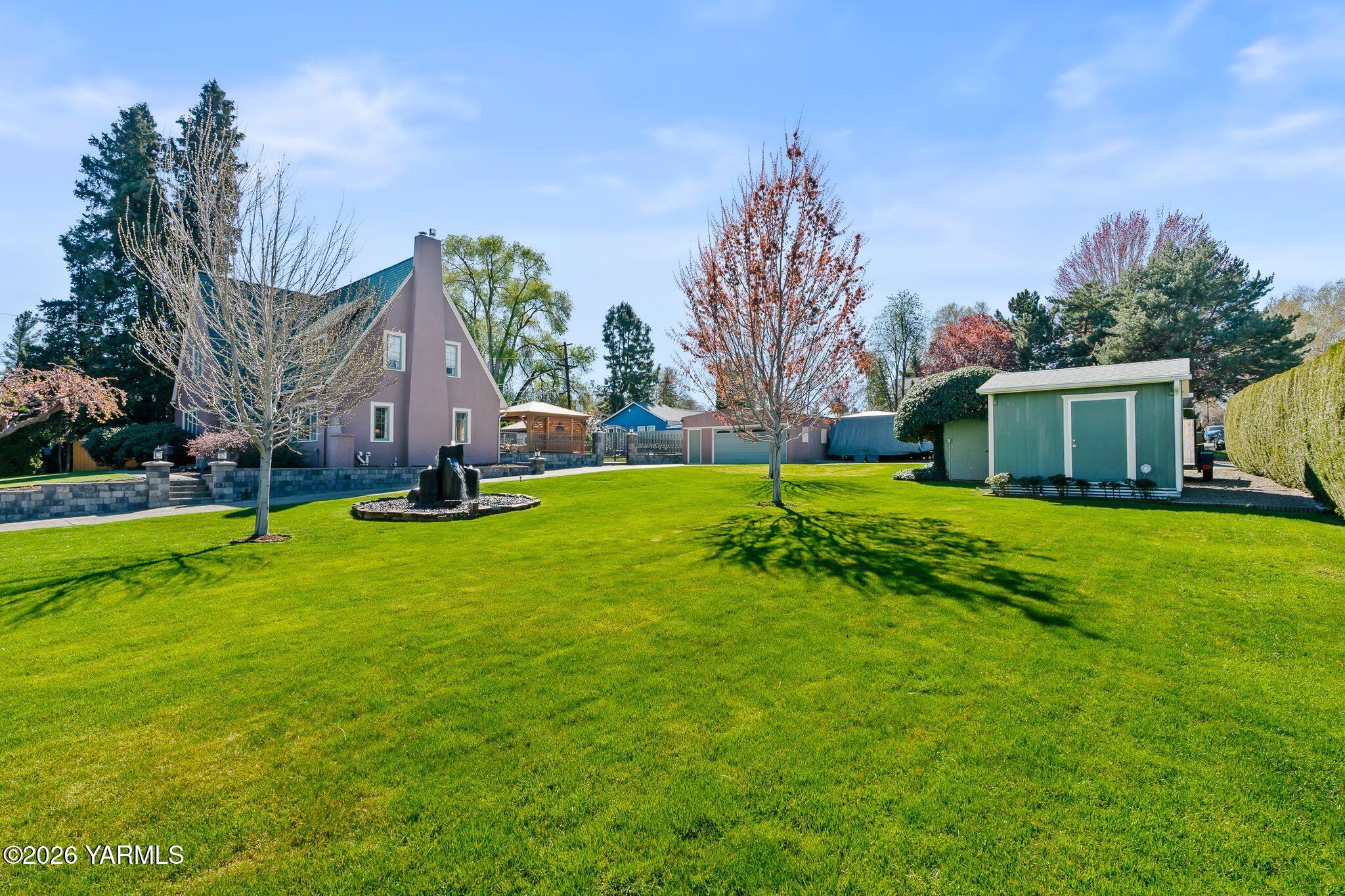 2908 Summitview Avenue Yakima, WA 98902 - Photo 4 of 48 5_2908 Summitview Ave-2