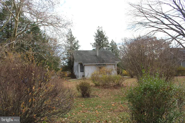 a view of a yard in front of a house
