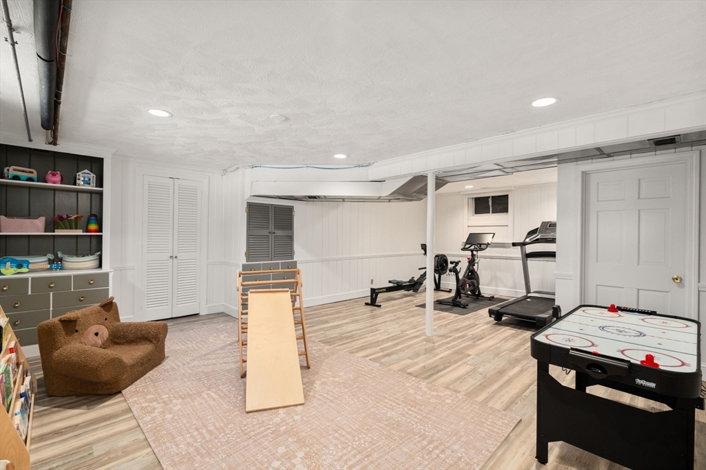 141 Hampshire Road Wellesley, MA 02481 - Photo 31 of 33 Gallery Image 31