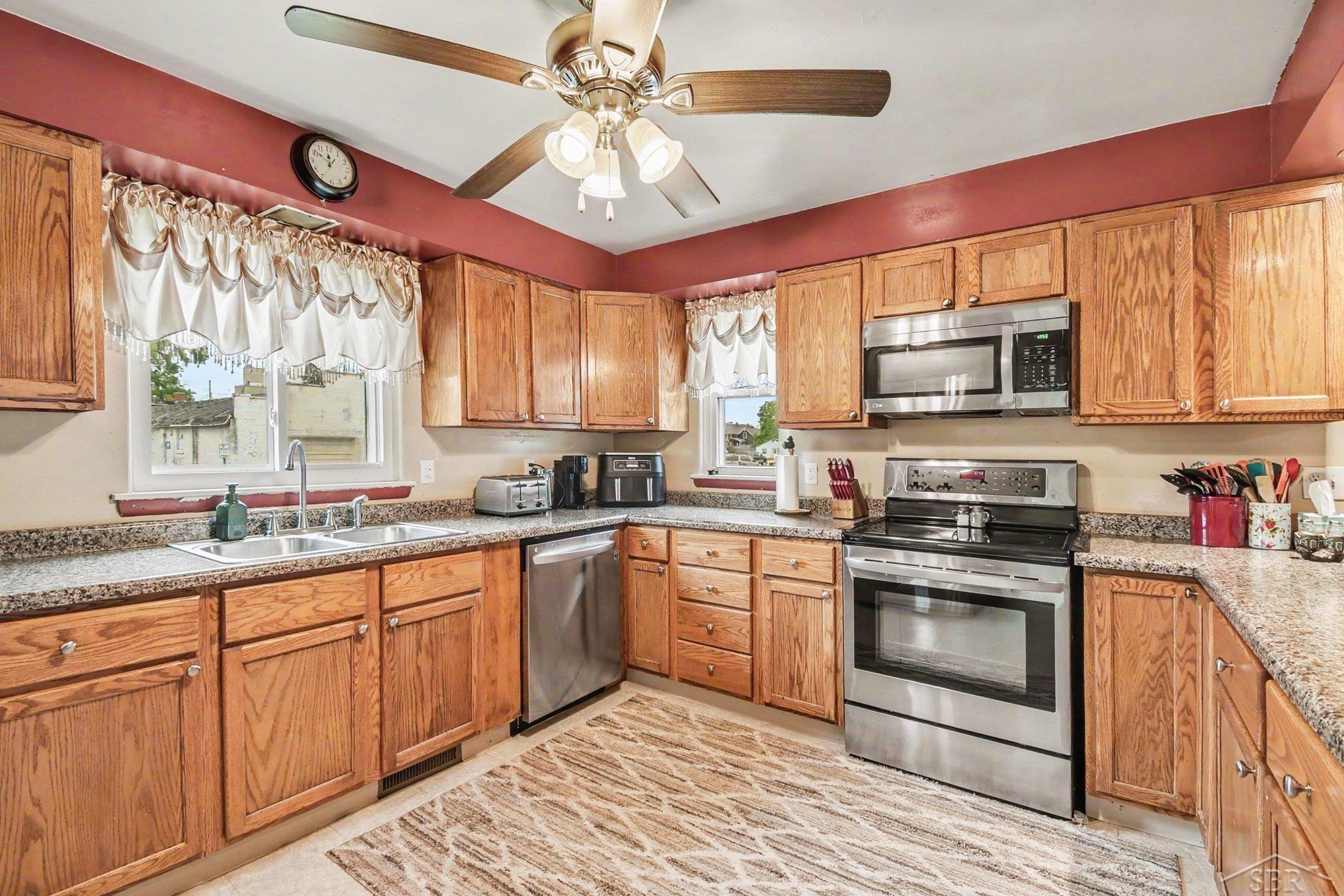 401 Libby Street Pinconning, MI 48650 - Photo 2 of 29