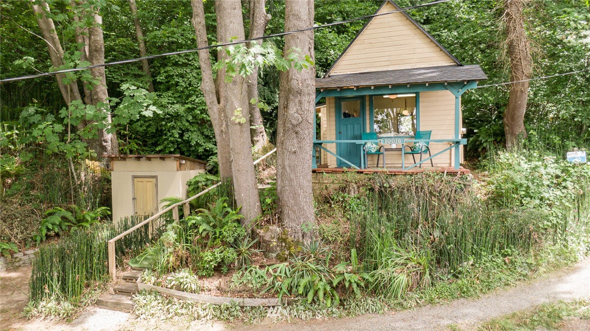 10016 Southwest Northilla Road Vashon, WA 98070 - Photo 1 of 31 Gallery Image 1