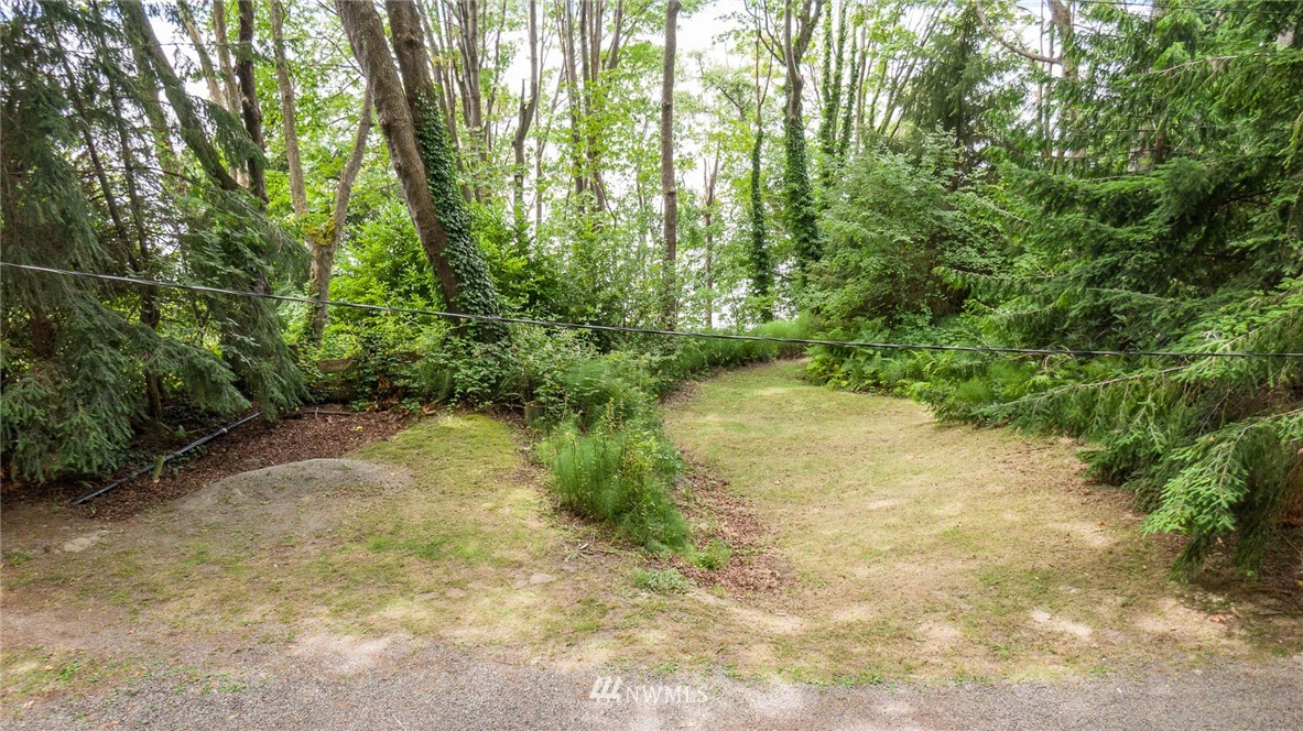 10016 Southwest Northilla Road Vashon, WA 98070 - Photo 17 of 31 Gallery Image 17