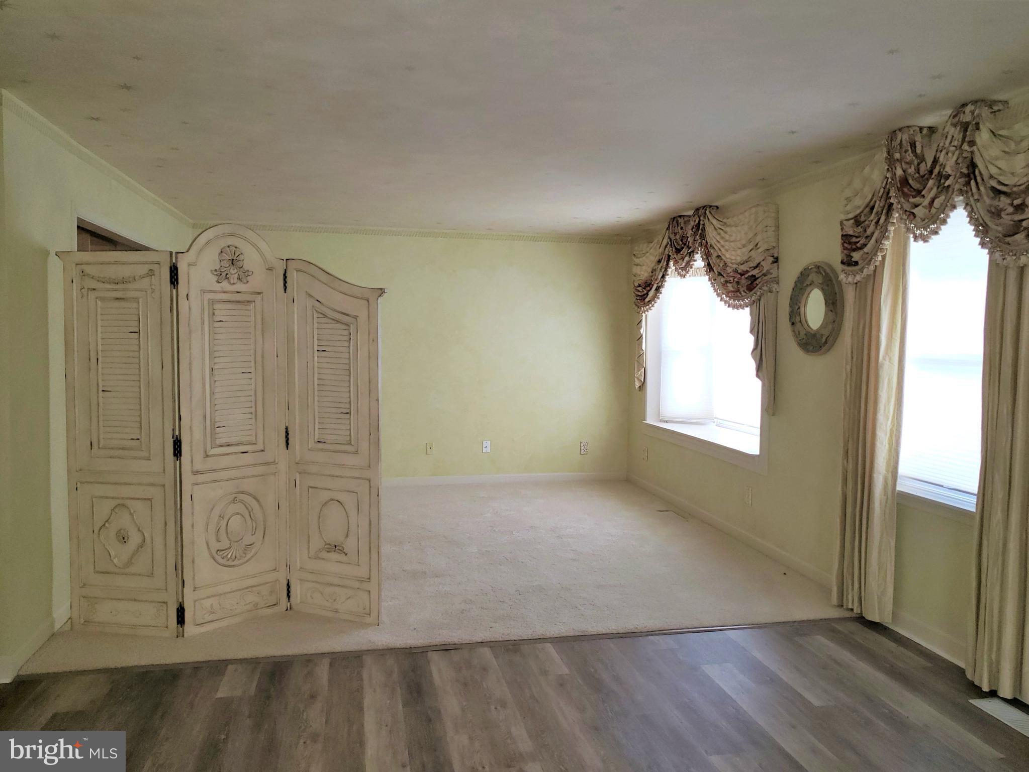 9395 Ramey Road Marshall, VA 20115 - Photo 27 of 71 Dressing / sitting area in master bedroom