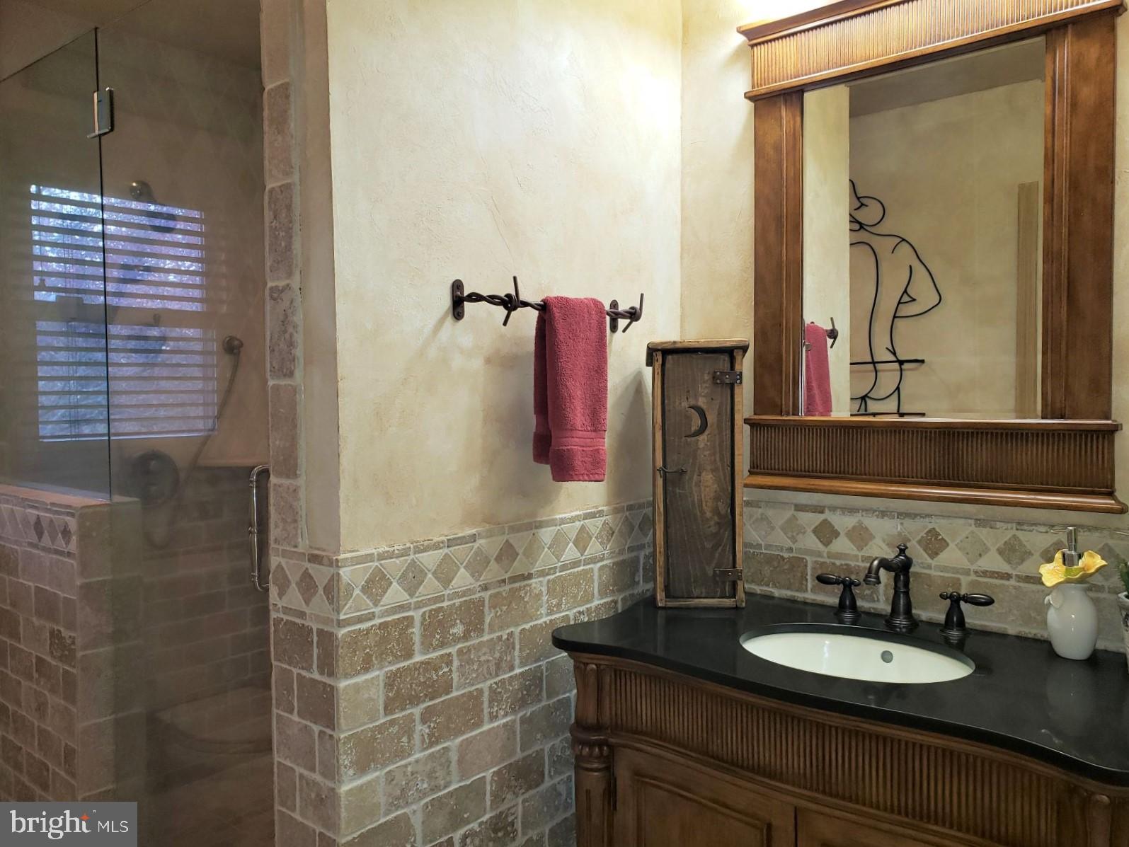 9395 Ramey Road Marshall, VA 20115 - Photo 32 of 71 Well appointed 2nd full bathroom