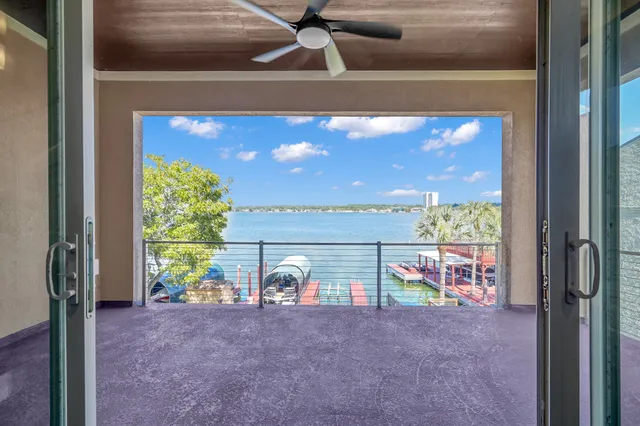 $715,000 | 828 Lake View Drive, Montgomery, TX 77356