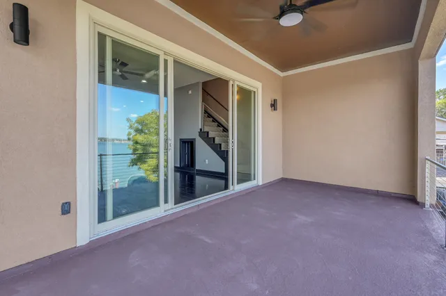 $715,000 | 828 Lake View Drive, Montgomery, TX 77356