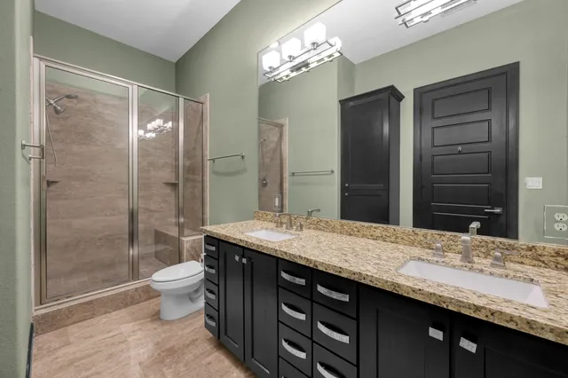 $715,000 | 828 Lake View Drive, Montgomery, TX 77356