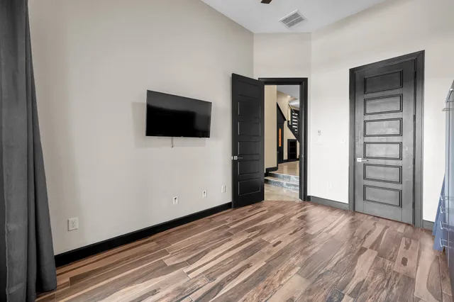 $715,000 | 828 Lake View Drive, Montgomery, TX 77356