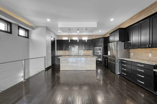 $699,999 | 828 Lake View Drive, Montgomery, TX 77356