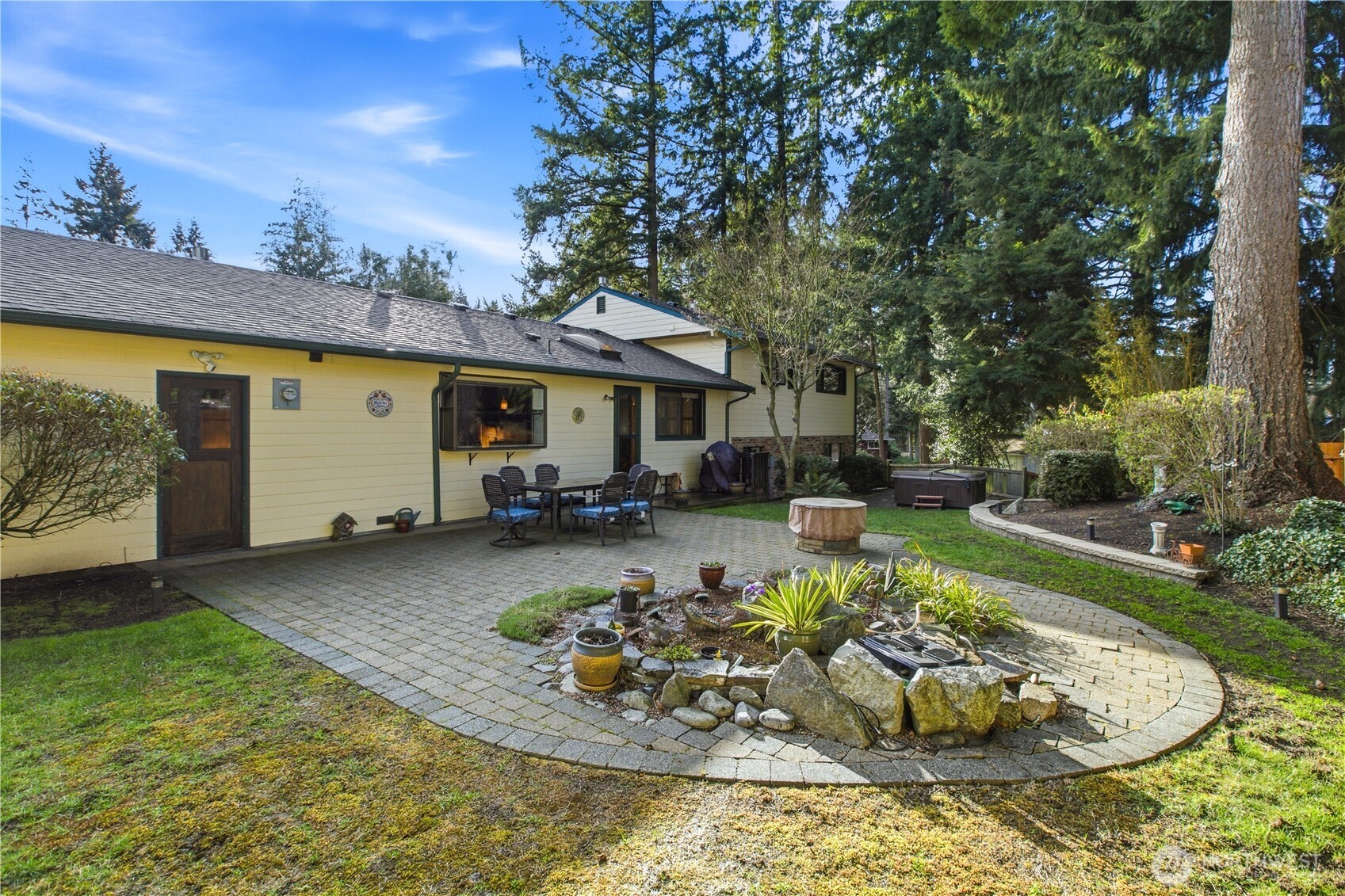29820 6th Avenue South Federal Way, WA 98003 - Photo 30 of 40 a front view of a house with garden