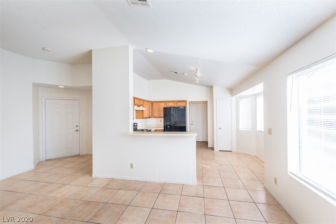 2705 Riley Oaks Court Las Vegas, NV 89108 - Photo 11 of 36 Gallery Image 11